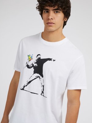 GUESS – M3GI68K9RM3-G011 TRIKO BANKSY S/S