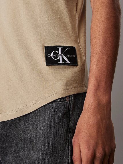 Módní Badge Turn Up Sleeve triko, Béžová, Hnědá barva, 2025