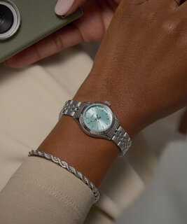 Modrá, Stříbrná barva, Legacy hodinky