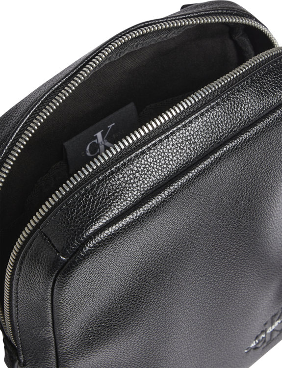 Calvin Klein Jeans, Černá barva Micro crossbody 2