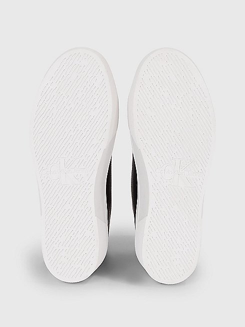 Černá barva, Flatform kotníková obuv