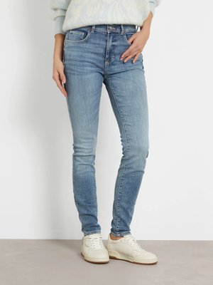GUESS – Shape Up jeans, Modrá barva