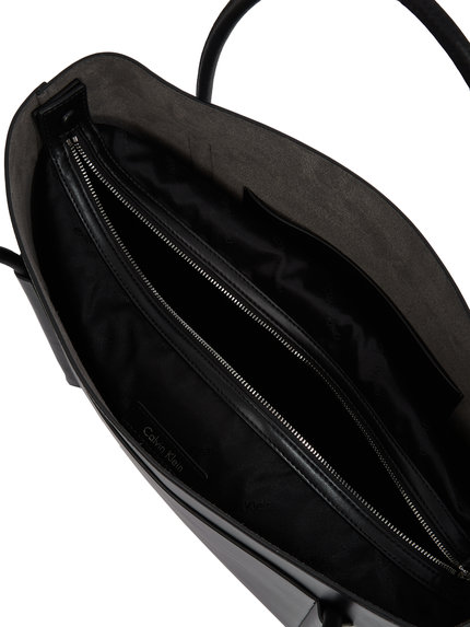 Módní K60K613109-BEH kabelka, 2025