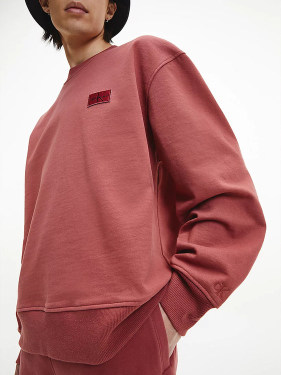 Červená barva, Shrunken badge mikina