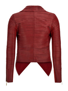 Červená barva, Shayna bunda