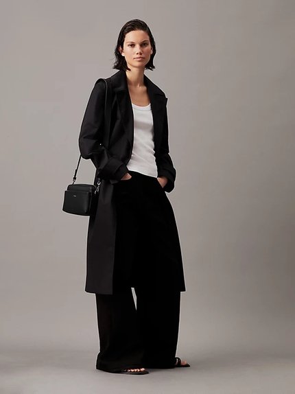 Módní CK Must Convertible crossbody, Černá barva, 2024