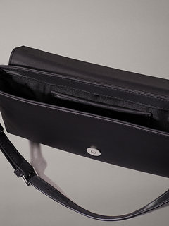 CK Must Conver crossbody Černá barva Ženy