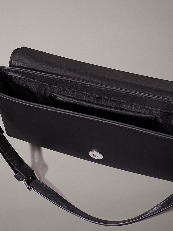 CK Must Conver crossbody Černá barva Ženy