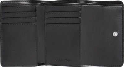Černá barva, Trifold peněženka
