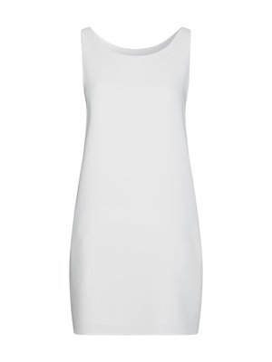 Bílá barva, Travel šaty