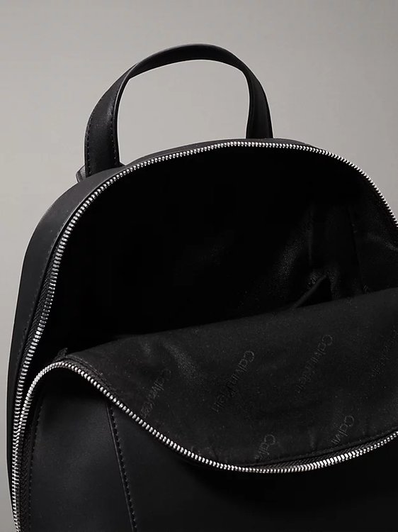 CK Must Dome batoh Černá barva Ženy