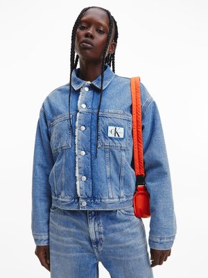 Calvin Klein Jeans – Sherpa bunda, Krémová, Modrá barva