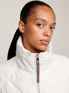 Bílá barva, Elevated Belted bunda