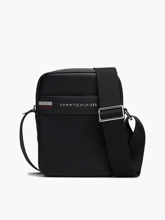 Tommy Hilfiger – TH Corp Texture crossbody, Černá barva