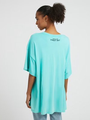 Bunny Oversize triko – GUESS, Modrá, Tyrkysová barva Ženy