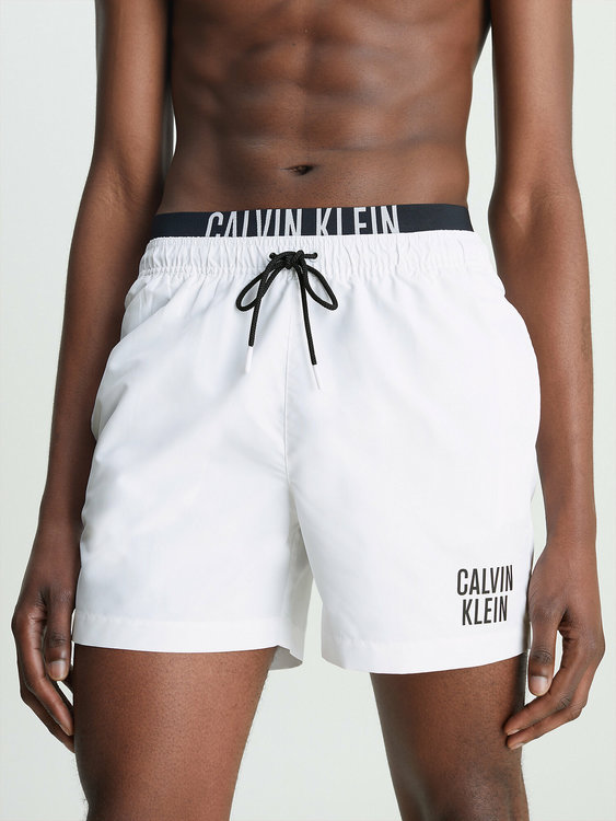 Calvin Klein Swimwear – Plavecké šortky Medium Double, Bílá barva