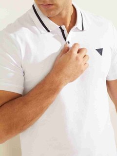 Bílá barva, Polo košile