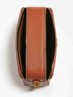 Guess, Hnědá barva Aura Saffiano crossbody