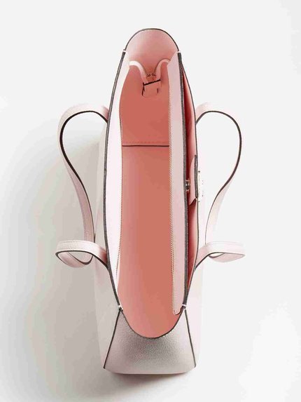 Guess, Růžová barva Downtown chic kabelka