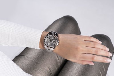 Queen hodinky – Guess, Stříbrná barva Ženy 1