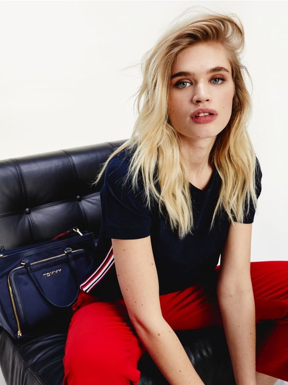 Tommy Hilfiger – TH Signature Tape triko, Navy barva