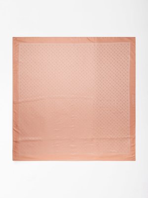 Guess – není fotka Kefiah šála