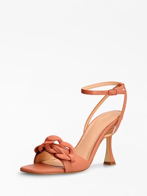 Guess – není fotka Heaton sandály