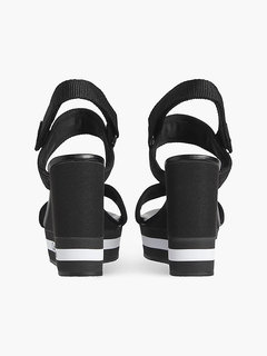 Módní YW0YW00572-BDS sandály, 2022