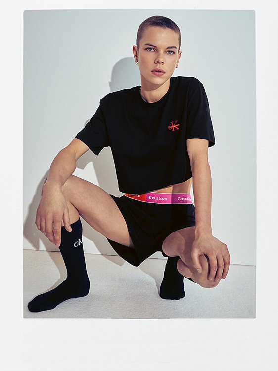 Černá barva, This is Love pyžamové triko a kraťasy