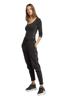 Černá barva, Logo tričko