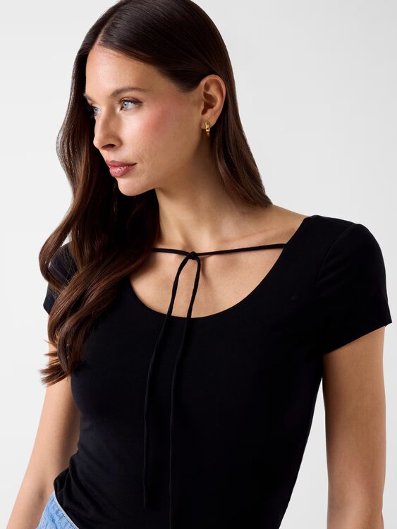 Módní Kimmie top, Černá barva, 2026