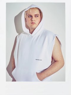 Bílá barva, Pride mikina