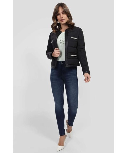 Černá barva, Irene Chain bunda