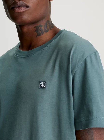 Módní CK Embro Badge triko, Zelená barva, 2024