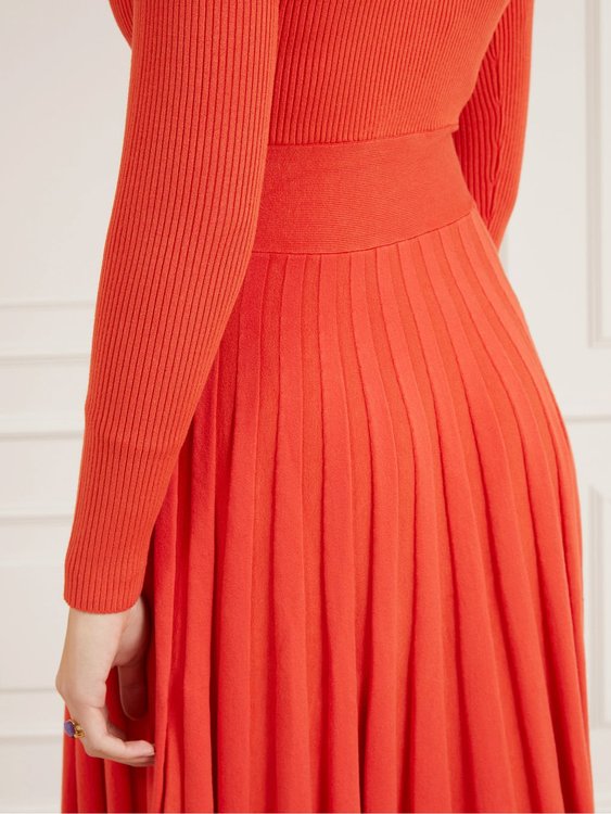 Červená barva, Wavelength šaty