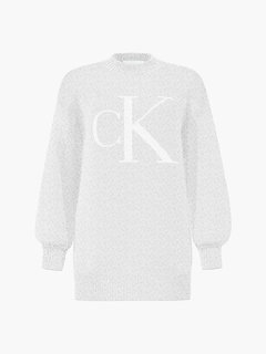 Šedá barva, Fluffy yarn svetr