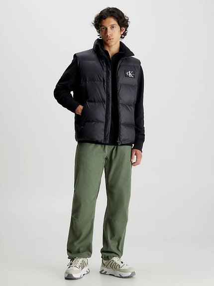 Módní Essentials vesta, Černá barva, 2023