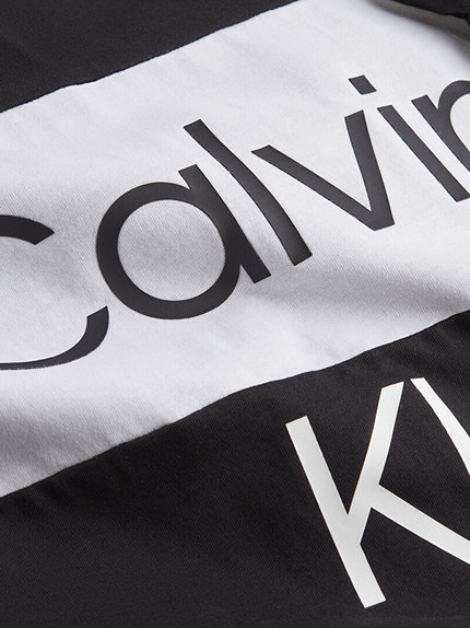 Módní Institutional triko, Černá barva, 2022