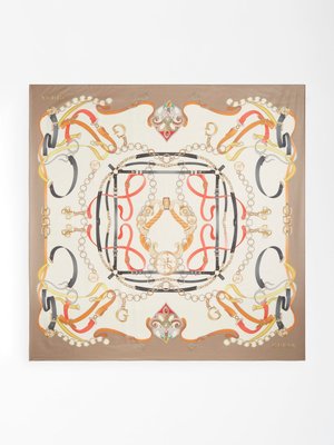 Guess – není fotka Foulard