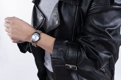 Guess – Hodinky Dawn, Stříbrná barva 1