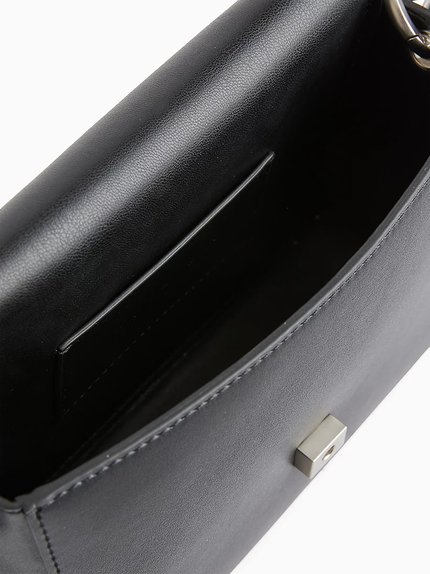 Módní Sculpted crossbody, Černá barva, 2022