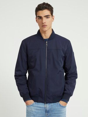 M3YL16WFHJ0-G7V2 BOMBER – GUESS Muži