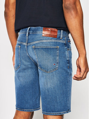 Modrá barva, Brooklyn denim šortky