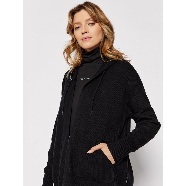 Módní Essential svetr, Černá barva, 2022