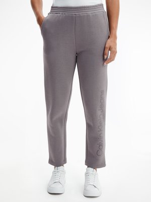 není fotka Institutional tepláky