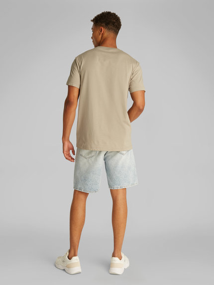 Módní J30J327469-PAH triko s/s, 2025