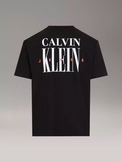 Černá barva, Serif Font Graphic triko