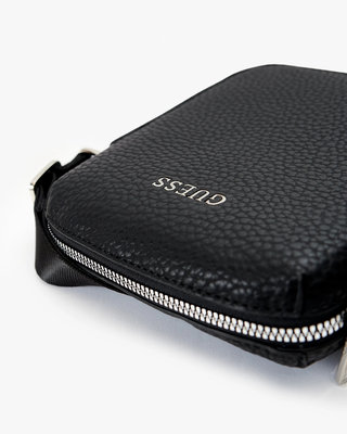 Černá barva, Dan crossbody