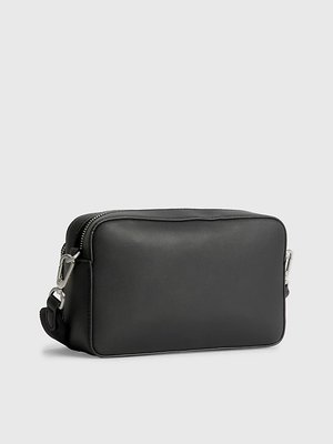Černá barva, Crossbody