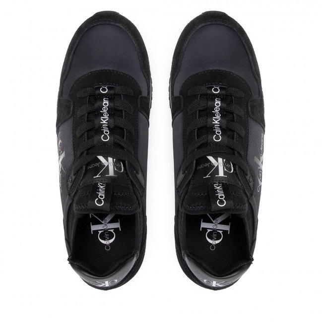 Černá barva, Retro tenisky